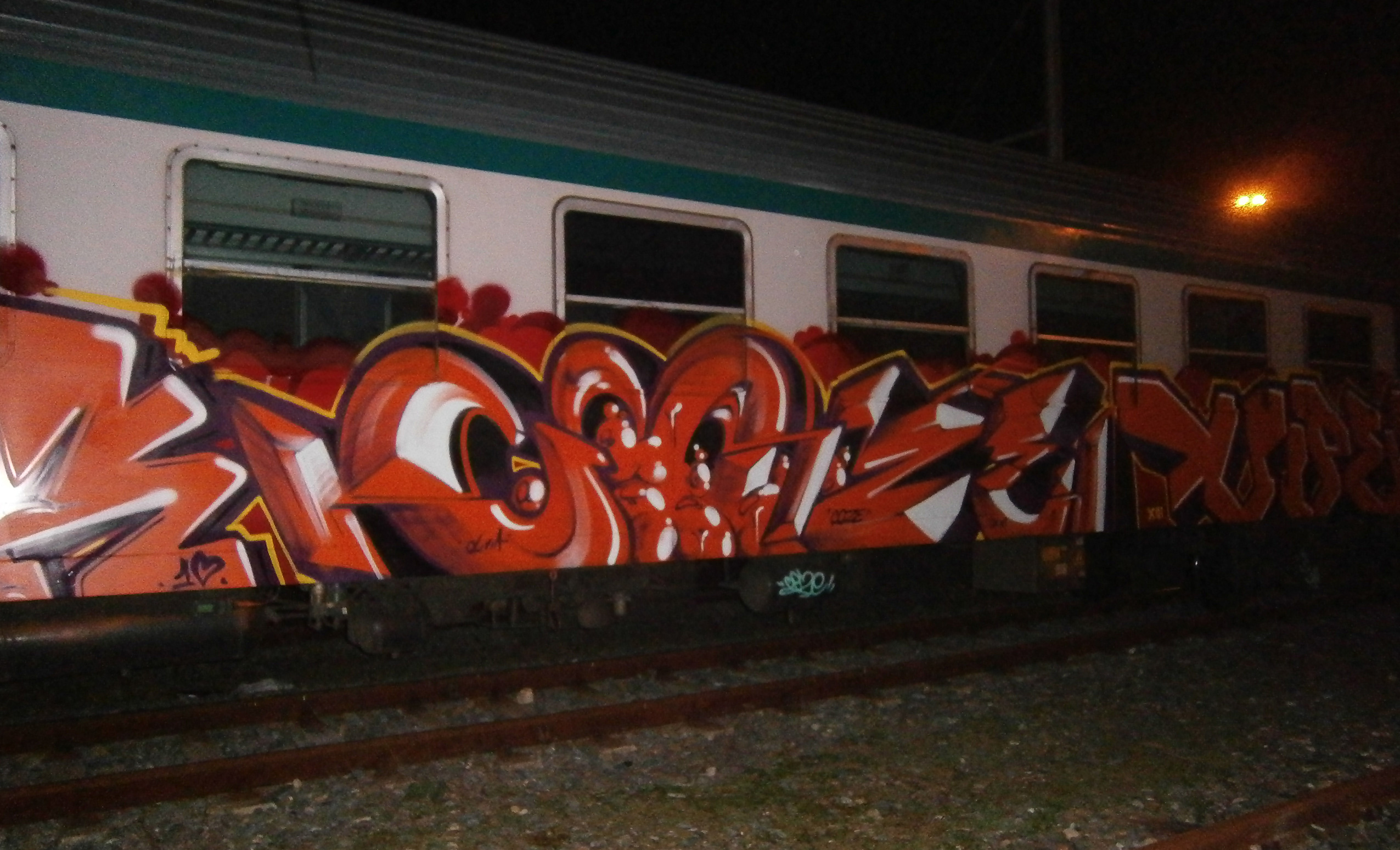 Coze Graffiti - pannello su un treno