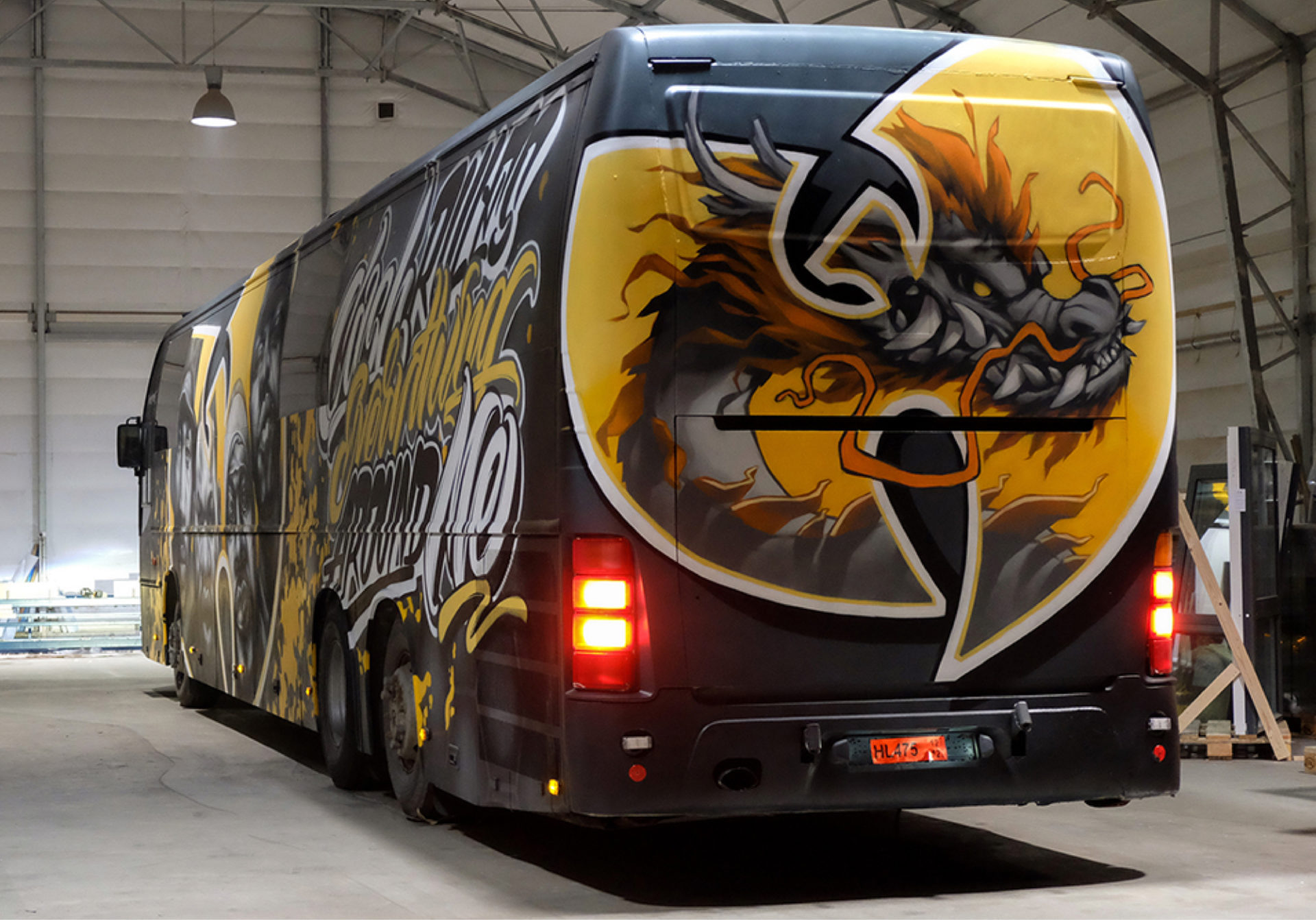 Wu-Tang Clan Graffiti Bus - Mezzo