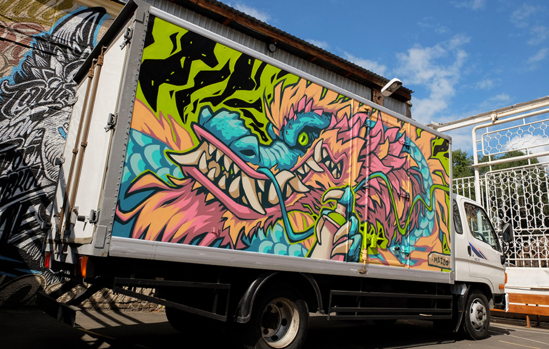 Mezzo graffiti truck dragon Russia